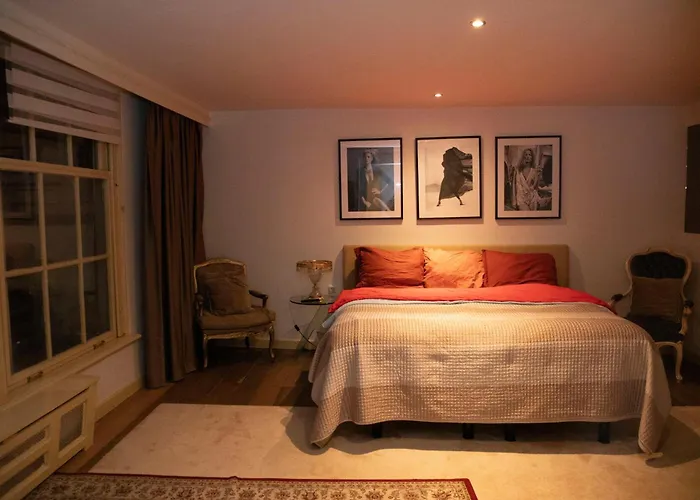 Red Light District B & B Canal View